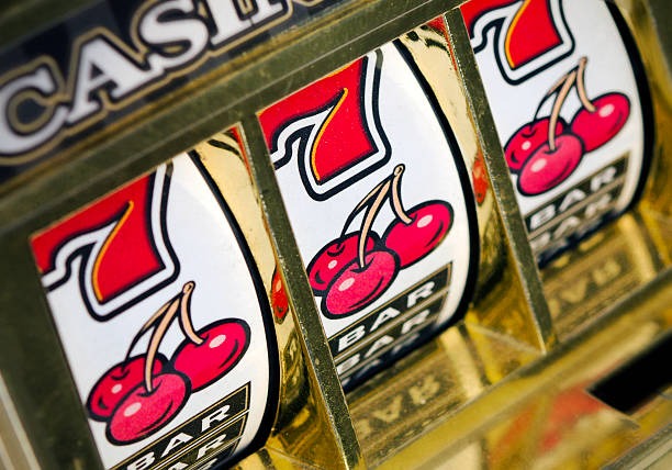 Capsa Banting card hand rankings displayed on mobile screen